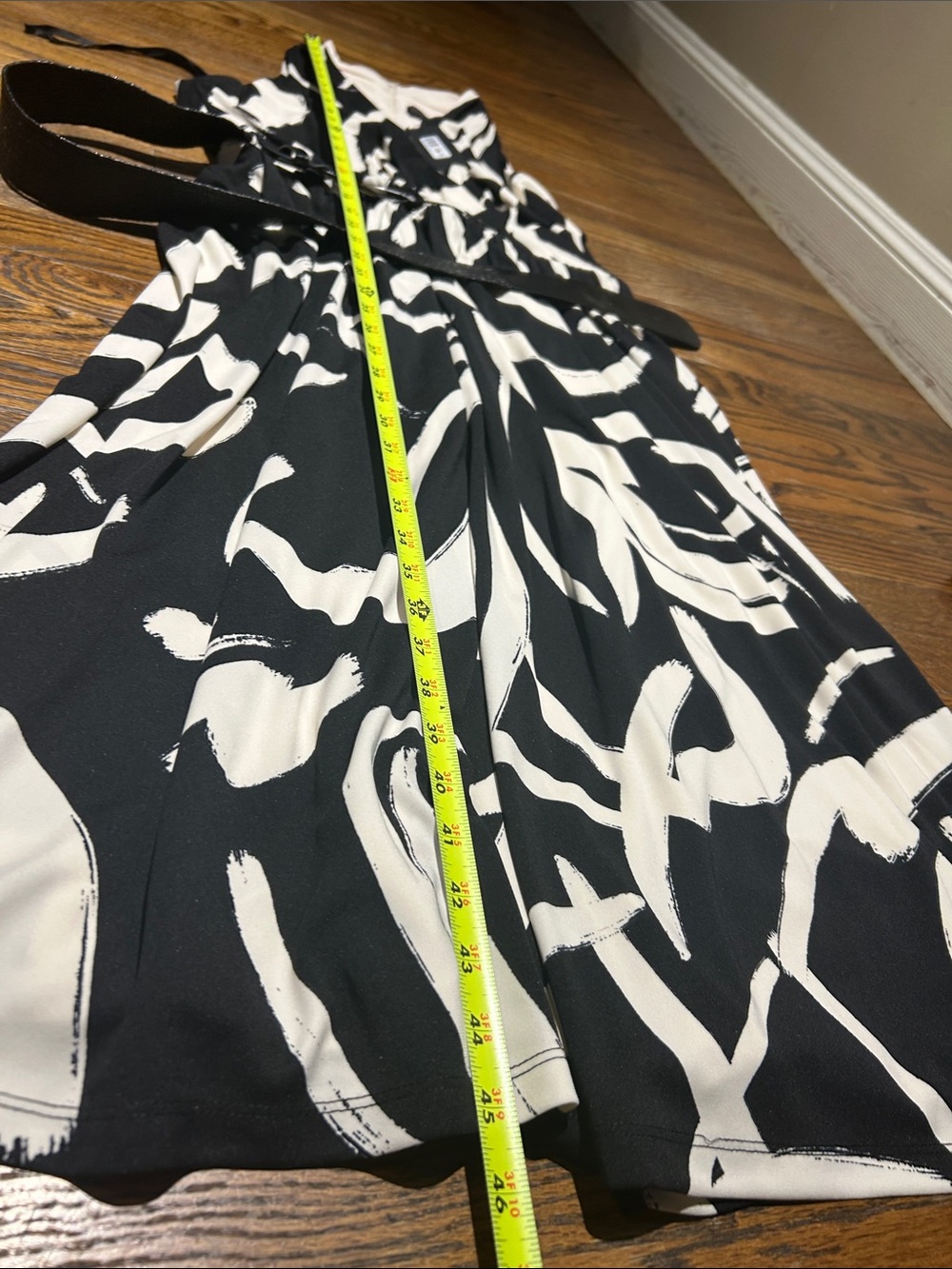 Donna Karan Black & White Abstract Wrap Midi Dress - Picture 6 of 7